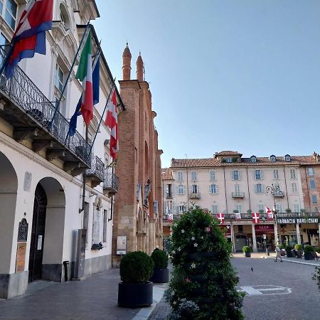 Casa Cozy - Comodo Appartamento In Asti Centro Exterior foto